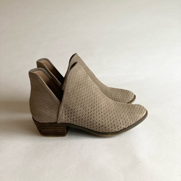 Lucky Brand Cream Leather Ankle Booties size 7 - Picture 3 of 12